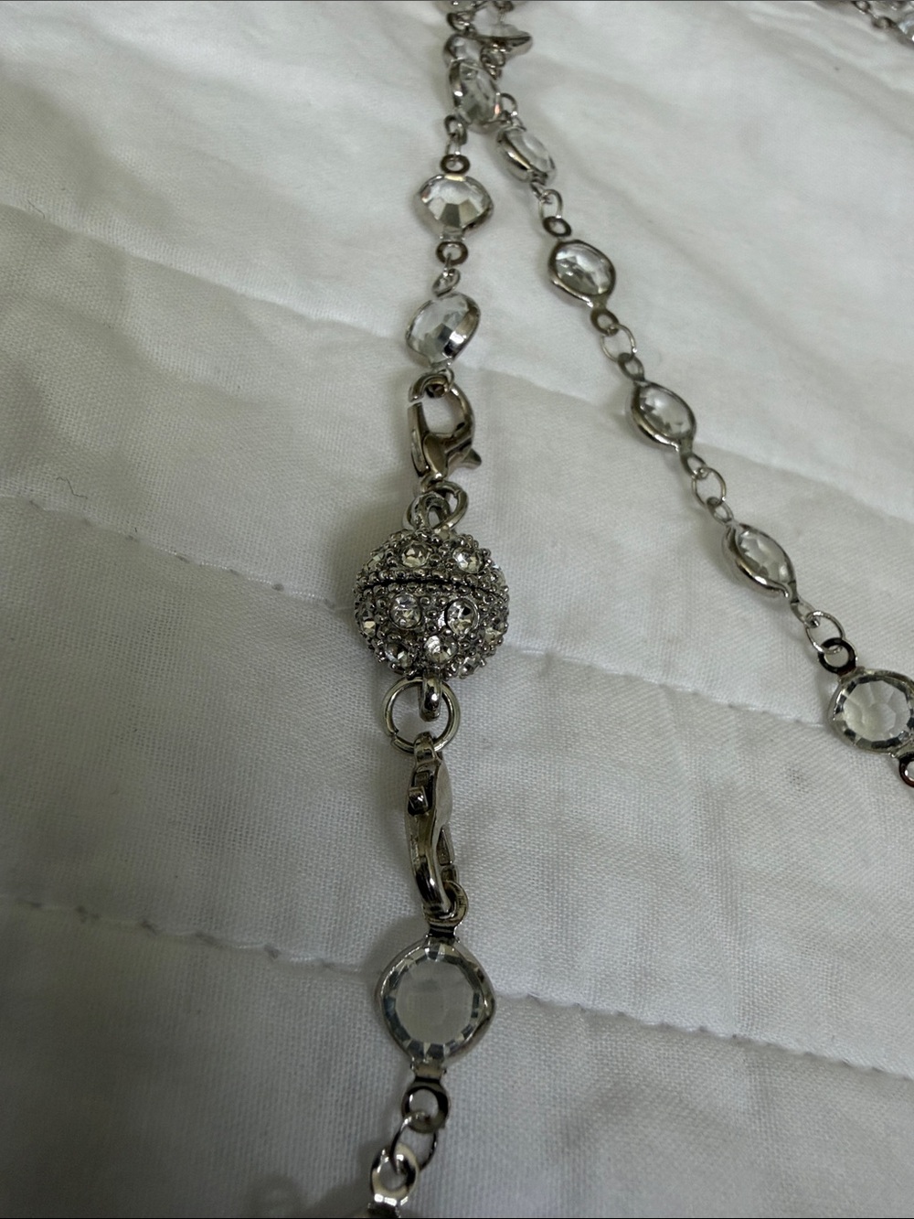 Silver winged Heart Necklace - Women's Silver & rhinestone Magnetic clasp - Picture 4 of 6